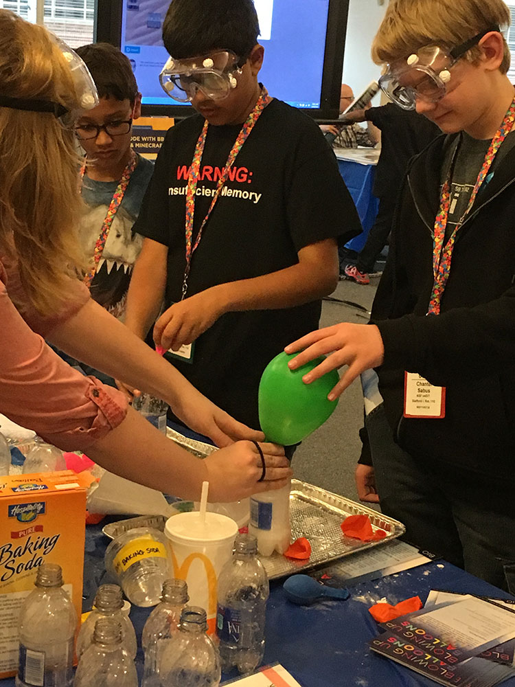Gonfler des ballons avec de la chimie : bicarbonate et vinaigre