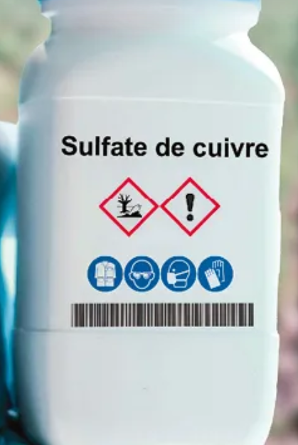 Flacon de sulfate de cuivre avec étiquette de sécurité