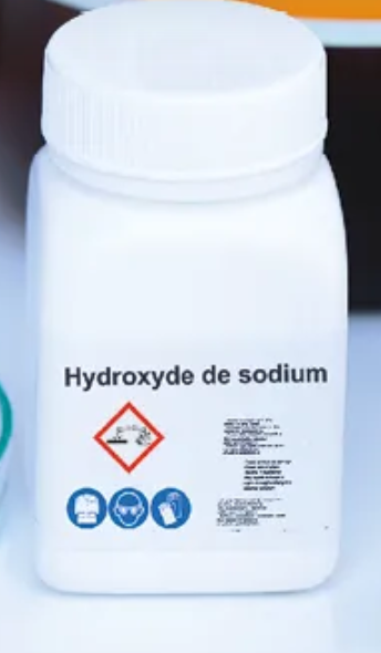 Flacon d'hydroxyde de sodium avec étiquette de sécurité